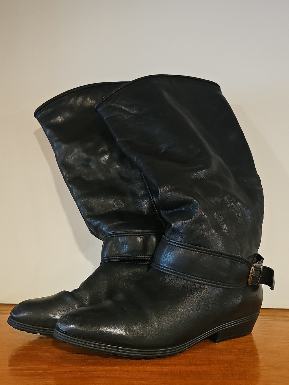 Vintage Classic Women's Black Mid-Calf Leather Boots - Size 8